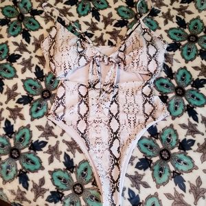Nwot 1pc Bathing Suit size Medium